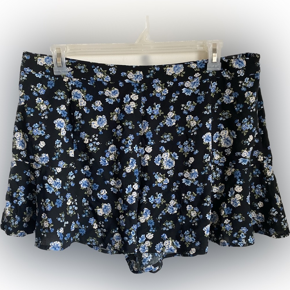 NWT Forever 21+ Black Blue Floral Print Flounce Ruffle Shorts Juniors Plus 2X